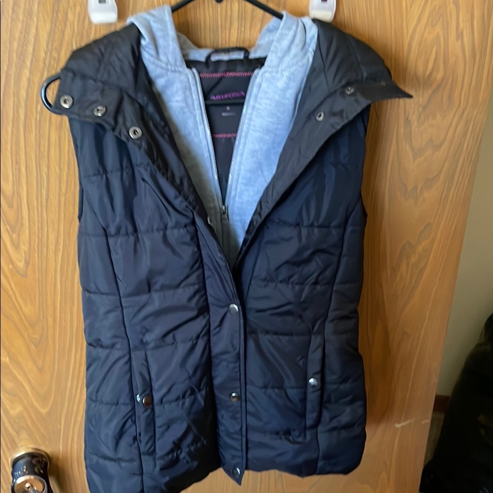 Arizona Jean Company Black and Gray Quilted Vest